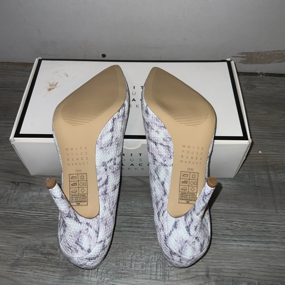 NWT Textured White and Gray Heels - Picture 4 of 6